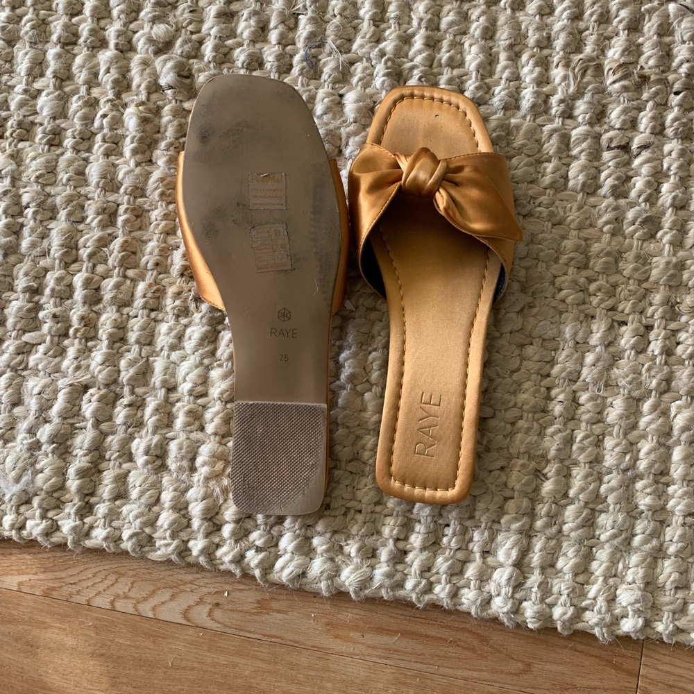 RAYE Mavra sandal in gold